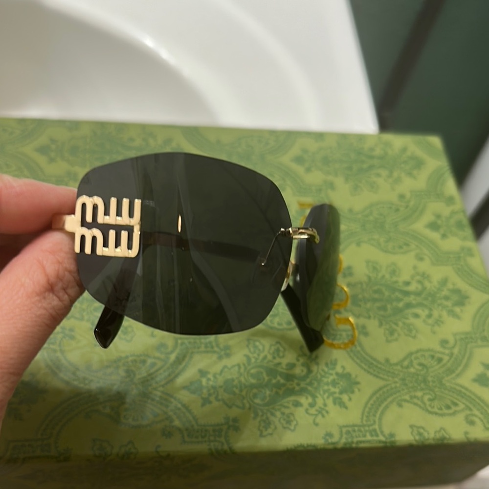 Chic Black Sunglasses with Gold Accents